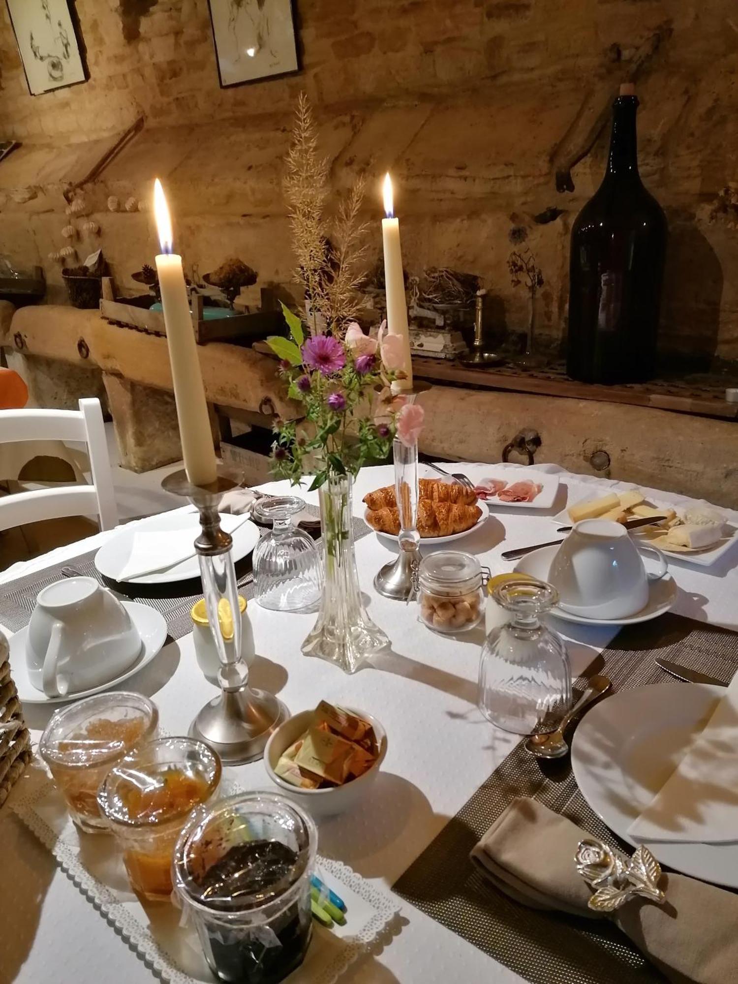 La Malposte Bed and Breakfast Reviers Exteriör bild