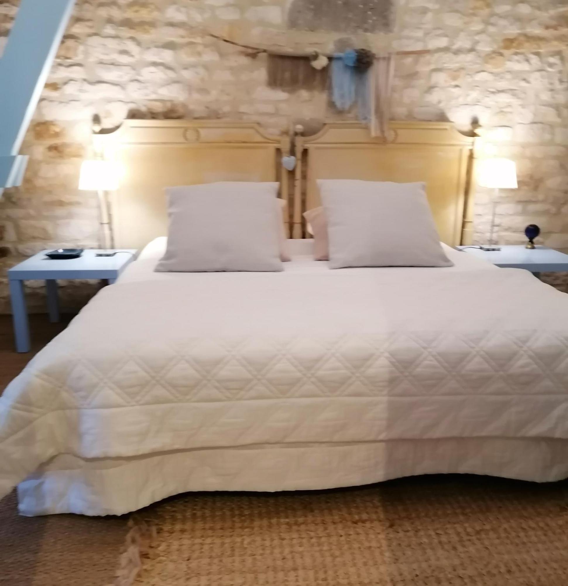La Malposte Bed and Breakfast Reviers Exteriör bild